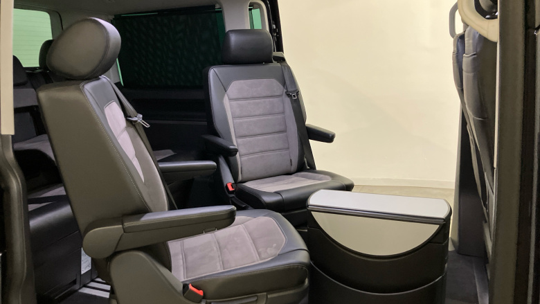 Volkswagen Caravelle 2.0 TDI Executive 199 4MOTION 5dr DSG Diesel Estate